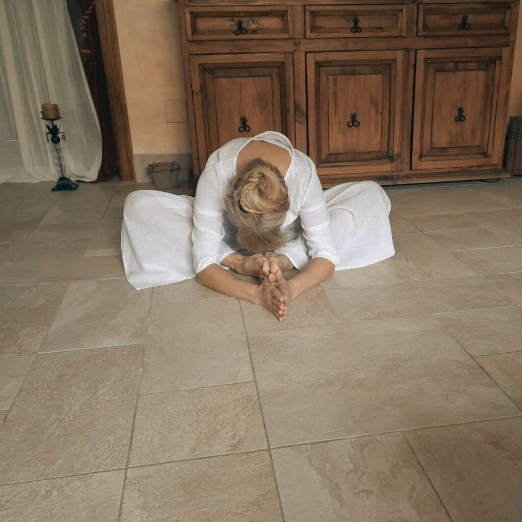 Marya Vázquez en badhakonasana en el blog de yin yoga Althaia