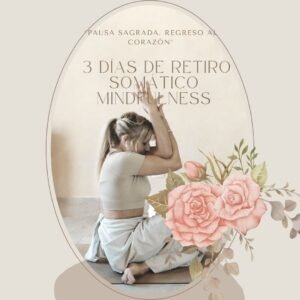 Marya Vázquez vestida de beige en la postura de yoga gomukhasa con brazos en garudasana variante o el cordón de zapato en clases retiro mindfulness de yoga somatico en yin yoga althaia